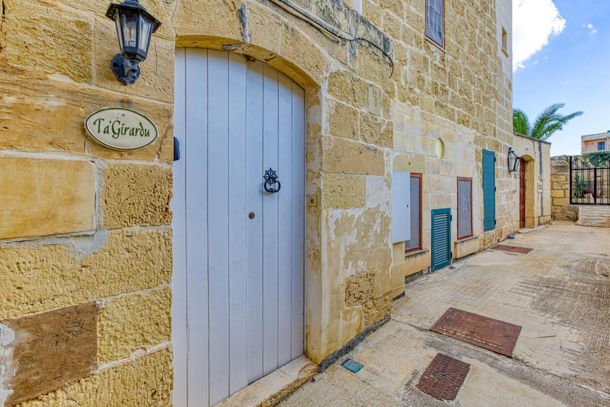 Girardu Holiday Home Виктория Экстерьер фото