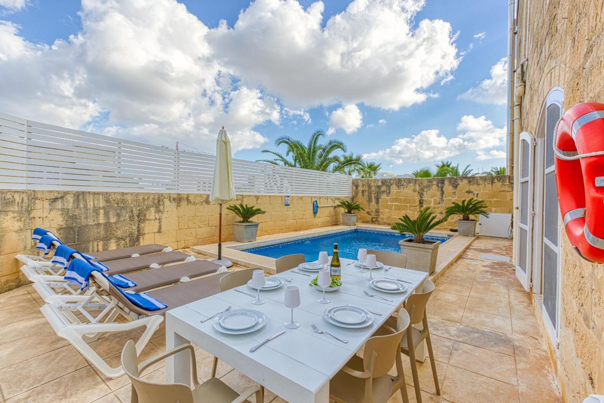 Girardu Holiday Home Виктория Экстерьер фото