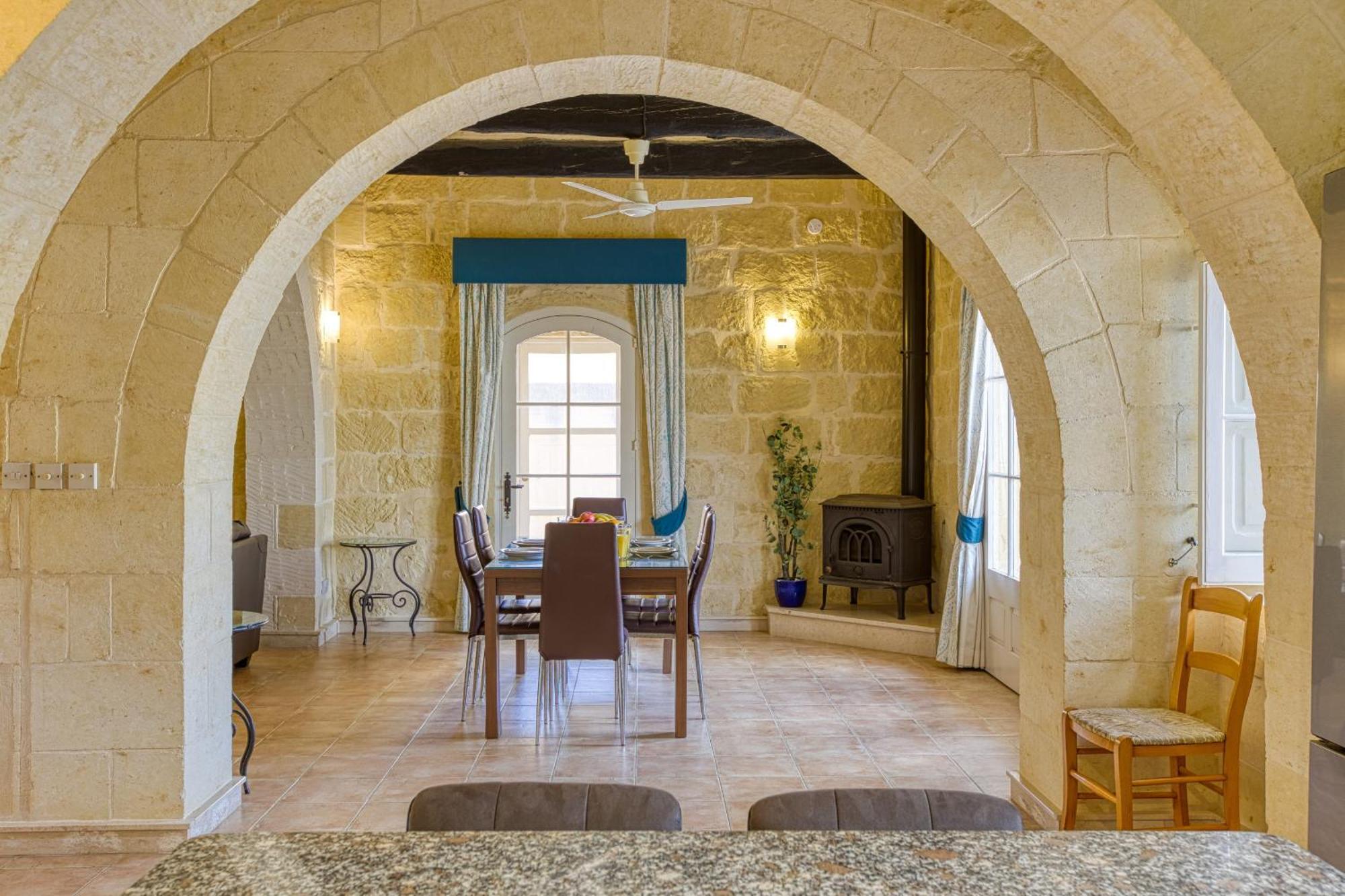 Girardu Holiday Home Виктория Экстерьер фото