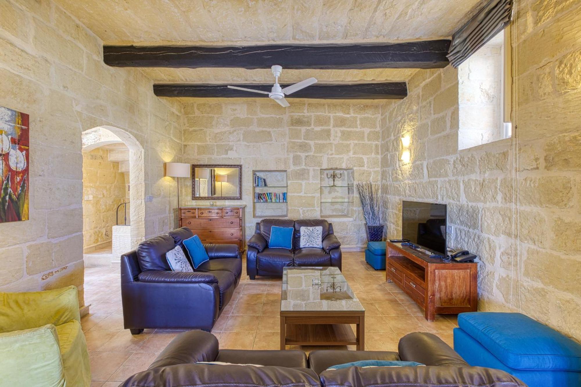 Girardu Holiday Home Виктория Экстерьер фото