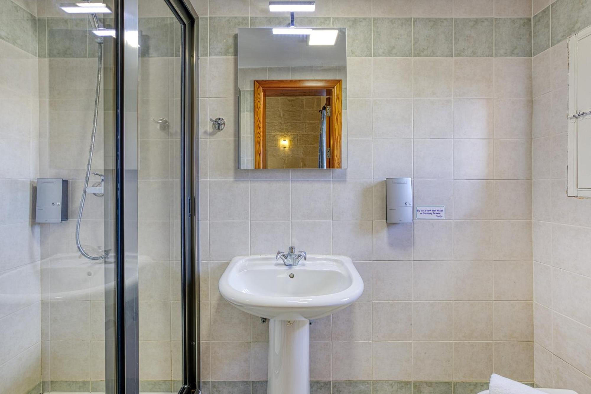 Girardu Holiday Home Виктория Экстерьер фото