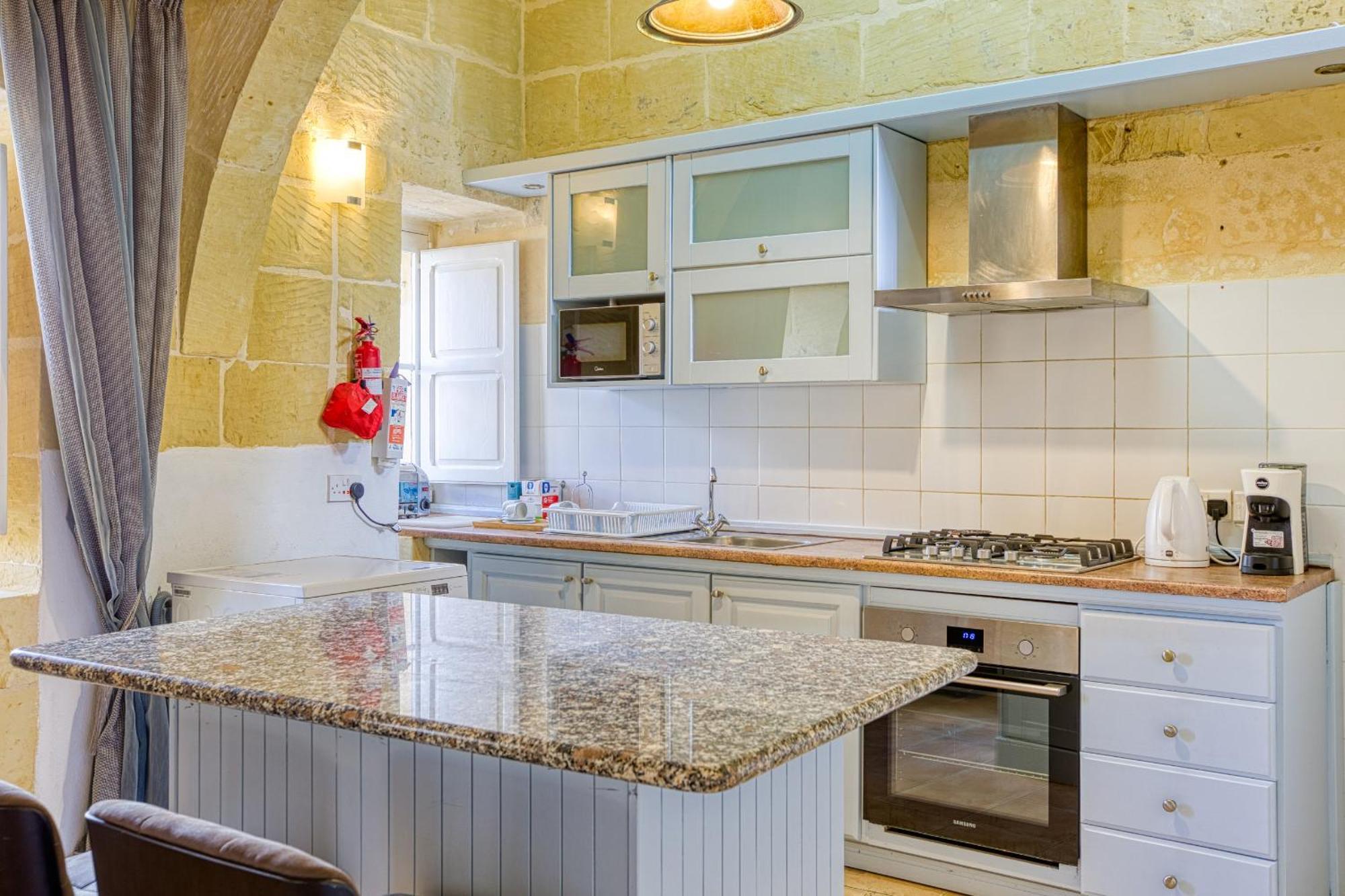 Girardu Holiday Home Виктория Экстерьер фото
